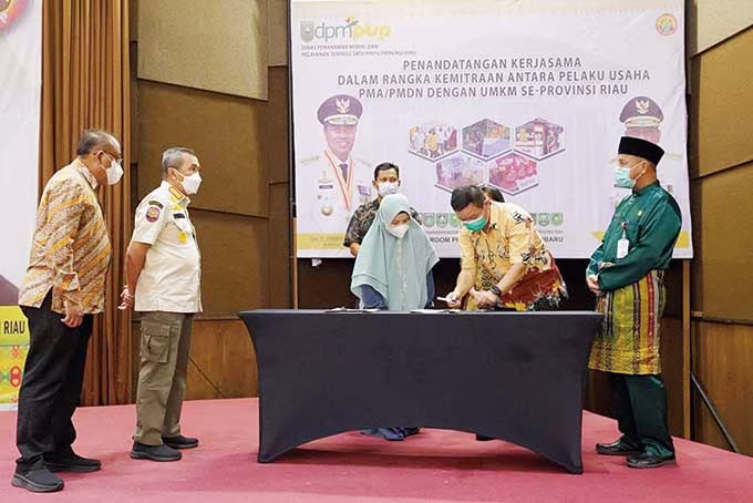 Dukung Investasi, 215 UMKM Tanda Tangan MOU Dengan Pemrov Riau