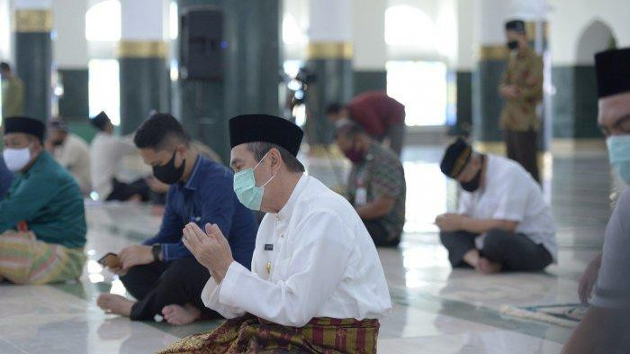 Gubri Dan Keluarga Salat Idul Fitri Di Rumah Saja, Berharap Warga Riau Juga